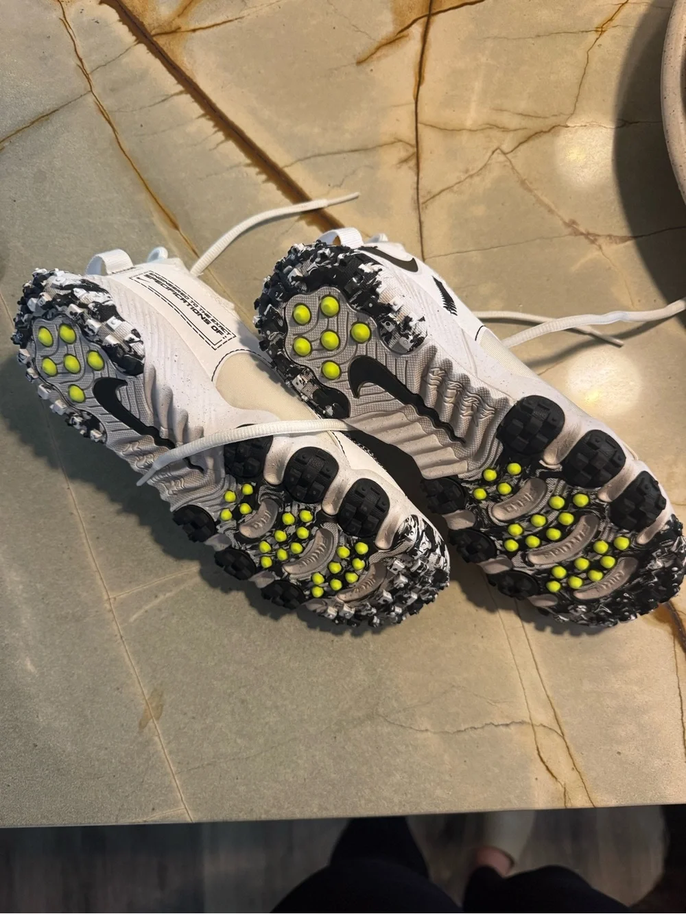 Nike White Girls softball turf shoes - Picture 5 of 6